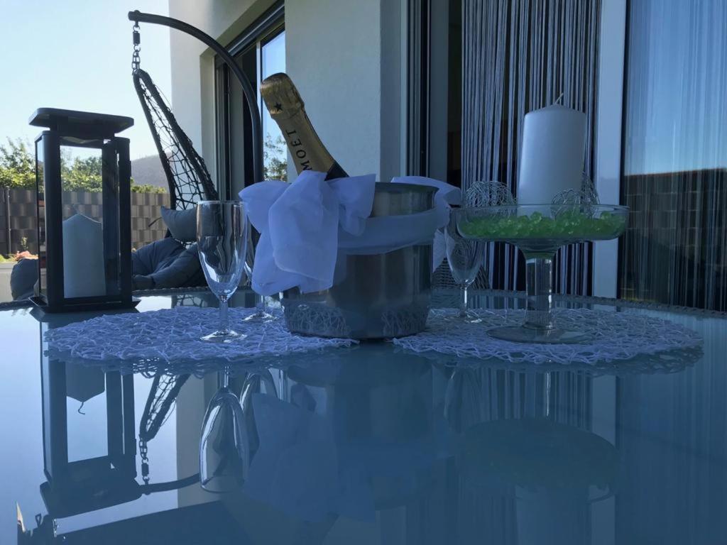 Hedonist-Luxury 2 Bedroom Apartment With Private Hot Tub, Garden And Free Parking 트로기르 외부 사진