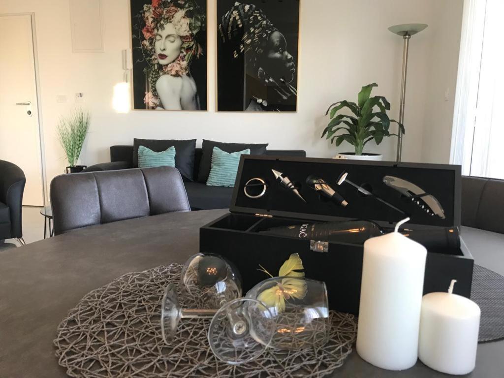 Hedonist-Luxury 2 Bedroom Apartment With Private Hot Tub, Garden And Free Parking 트로기르 외부 사진