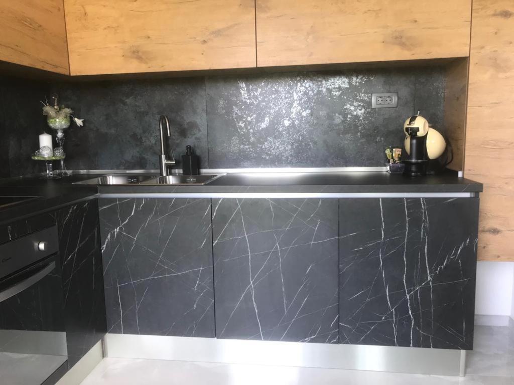 Hedonist-Luxury 2 Bedroom Apartment With Private Hot Tub, Garden And Free Parking 트로기르 외부 사진