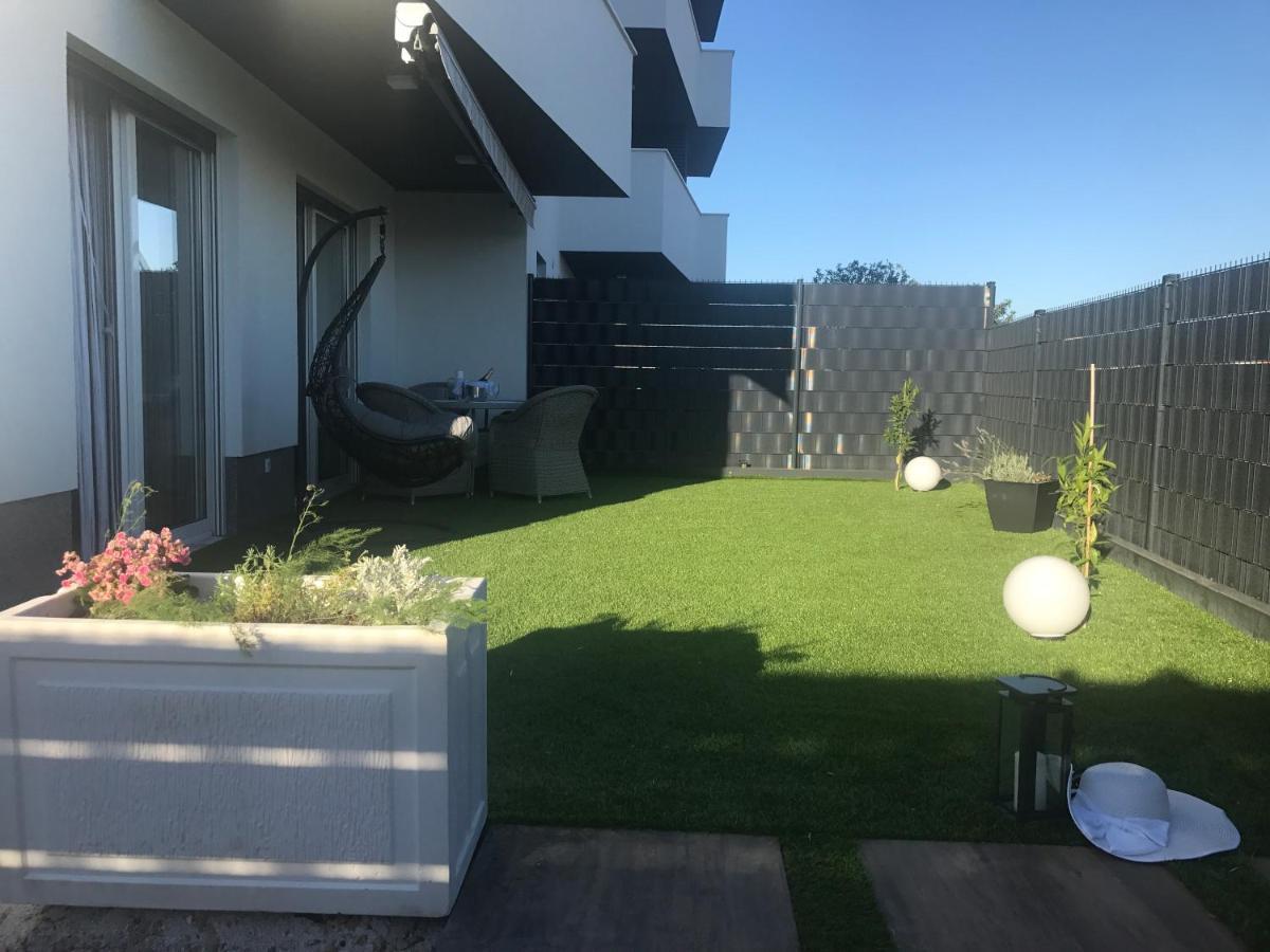 Hedonist-Luxury 2 Bedroom Apartment With Private Hot Tub, Garden And Free Parking 트로기르 외부 사진