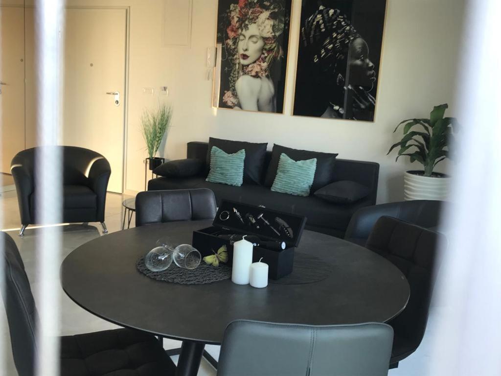 Hedonist-Luxury 2 Bedroom Apartment With Private Hot Tub, Garden And Free Parking 트로기르 외부 사진