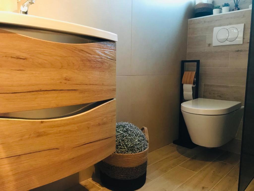 Hedonist-Luxury 2 Bedroom Apartment With Private Hot Tub, Garden And Free Parking 트로기르 외부 사진