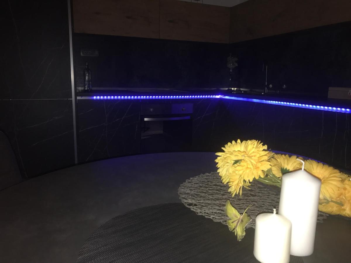 Hedonist-Luxury 2 Bedroom Apartment With Private Hot Tub, Garden And Free Parking 트로기르 외부 사진