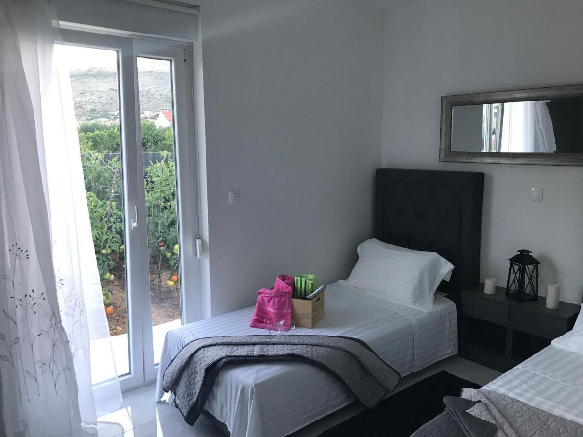 Hedonist-Luxury 2 Bedroom Apartment With Private Hot Tub, Garden And Free Parking 트로기르 외부 사진