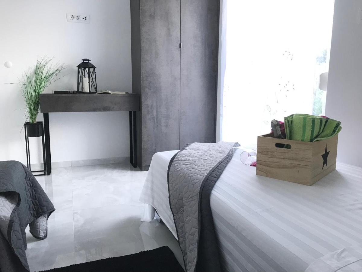 Hedonist-Luxury 2 Bedroom Apartment With Private Hot Tub, Garden And Free Parking 트로기르 외부 사진
