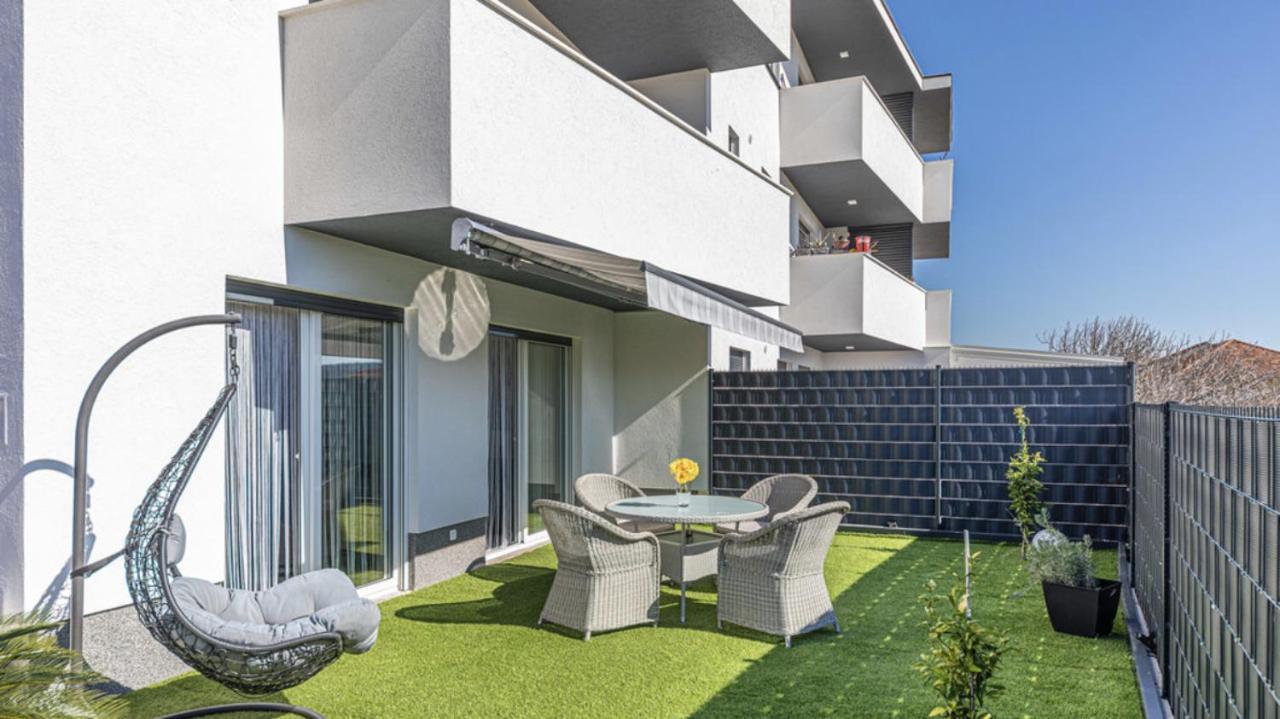 Hedonist-Luxury 2 Bedroom Apartment With Private Hot Tub, Garden And Free Parking 트로기르 외부 사진