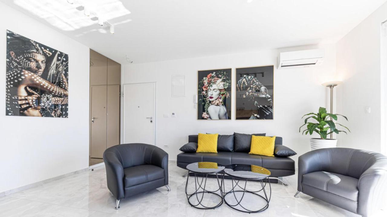Hedonist-Luxury 2 Bedroom Apartment With Private Hot Tub, Garden And Free Parking 트로기르 외부 사진